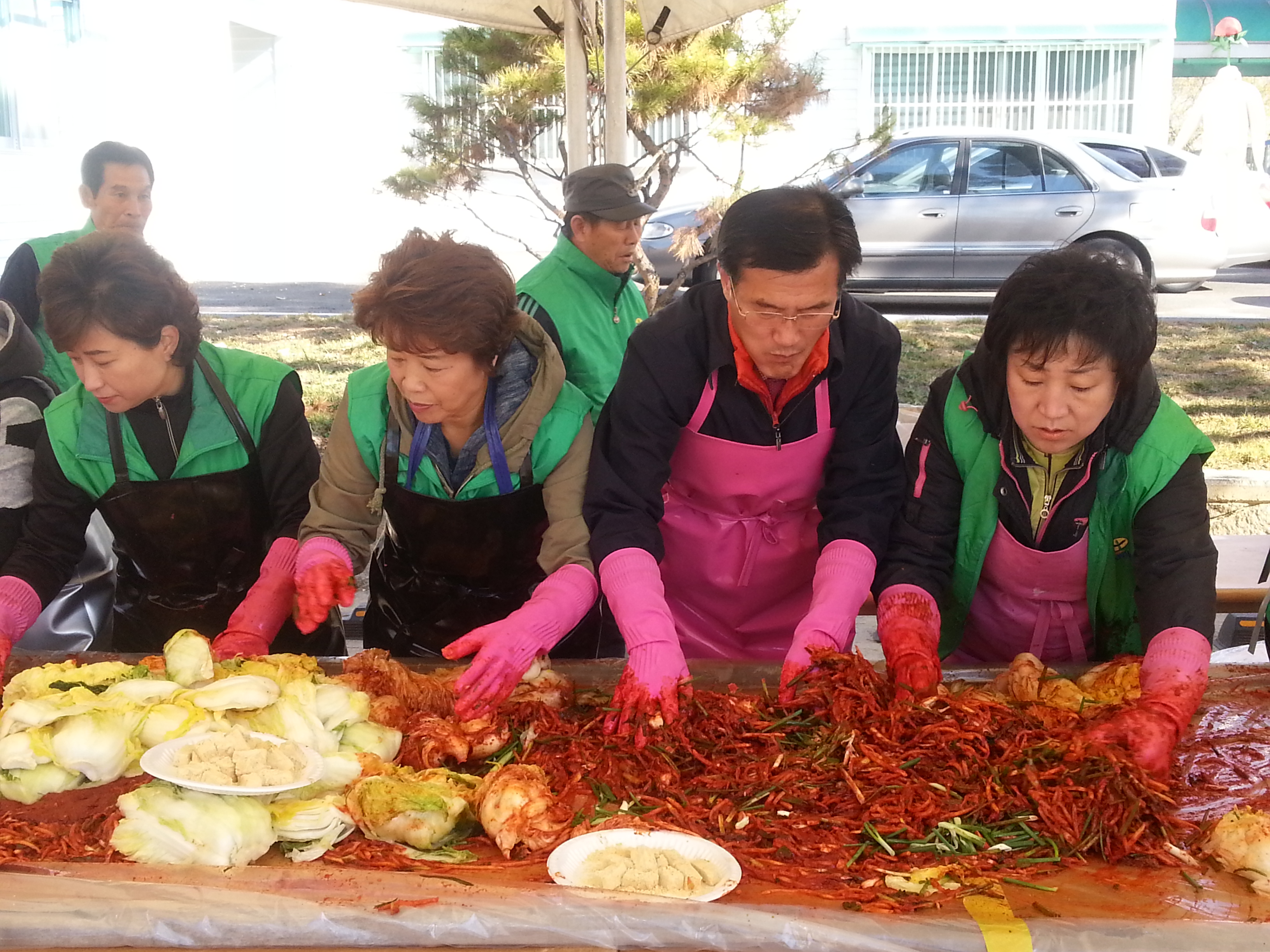 사랑의 김장 담그기 행사 참석