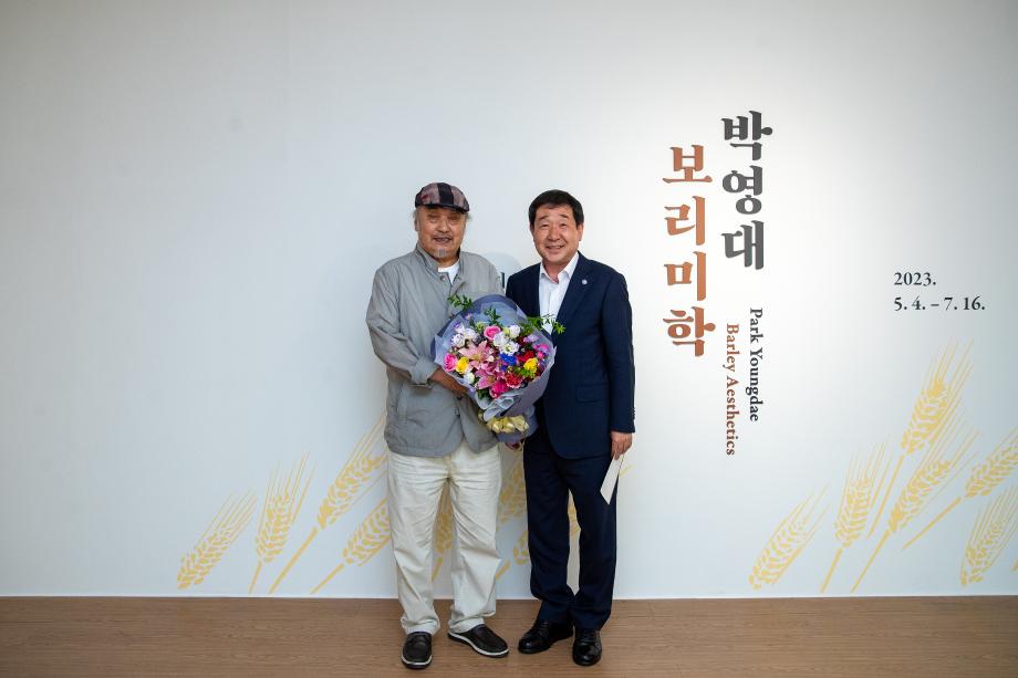 박영대 화백 전시회장 방문