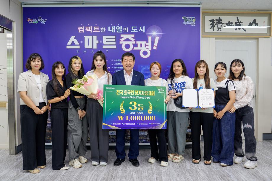 외국인 장기자랑대회 수상 기념면담(신짜오)