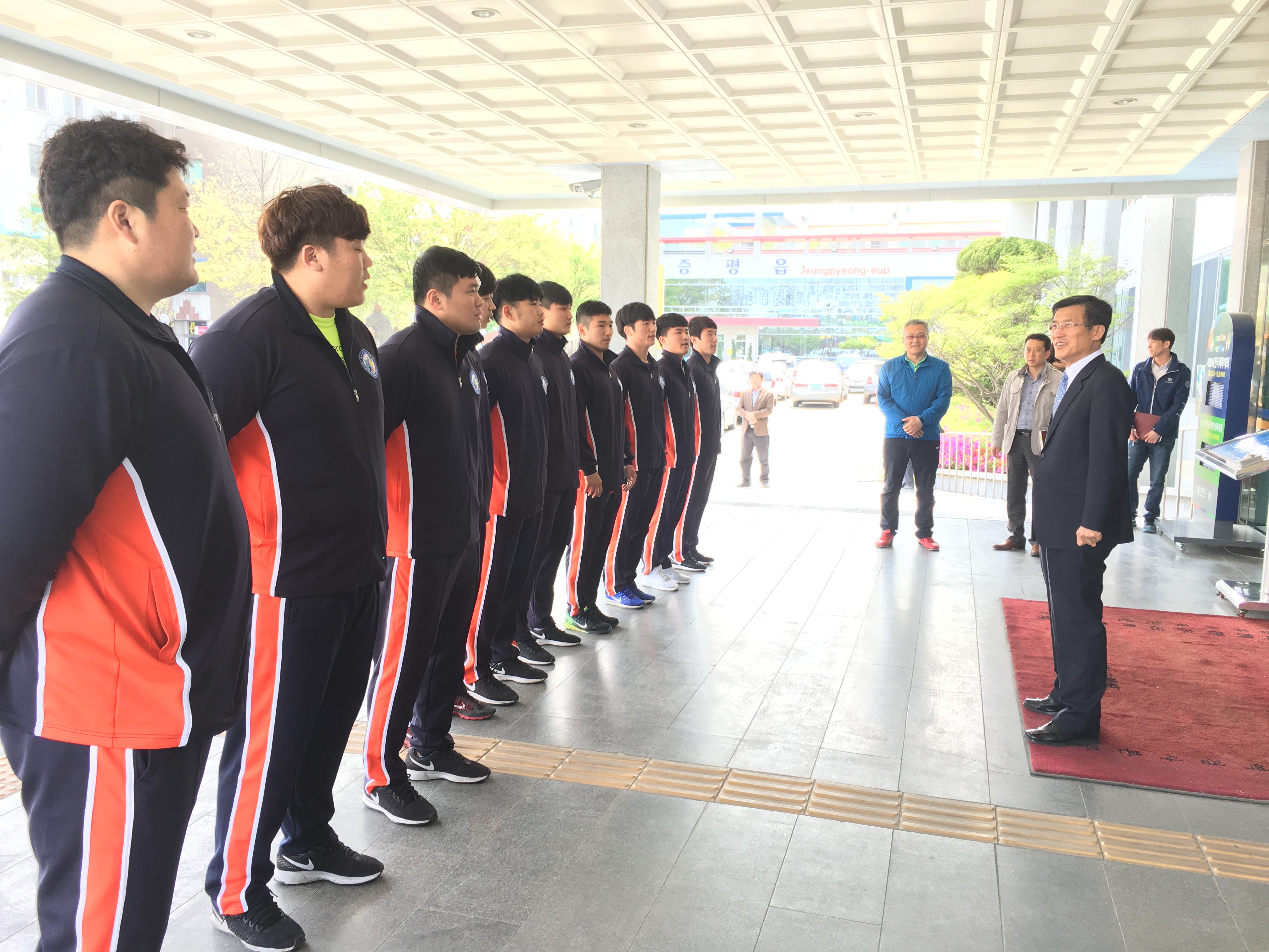 학산배전국장사씨름대회 격려