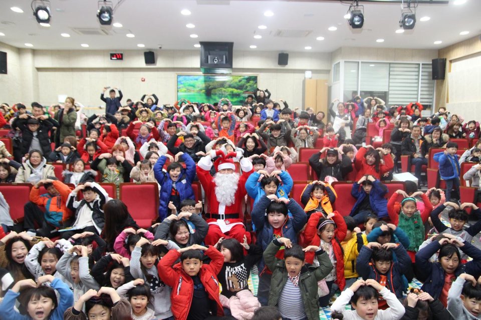 어린이 마술공연 및 소망트리 점등식