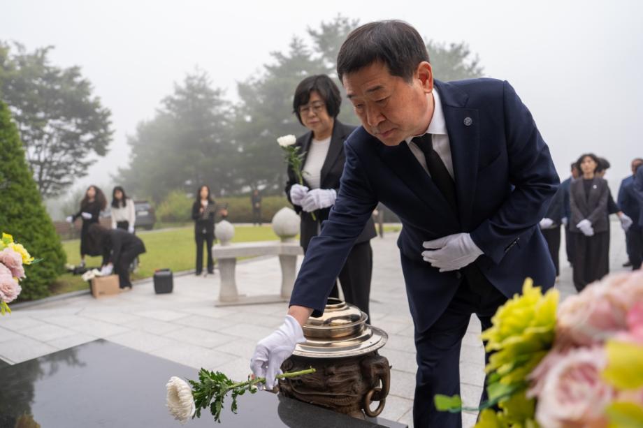 증평군, 77주년 국군의날 맞아 충혼탑 참배