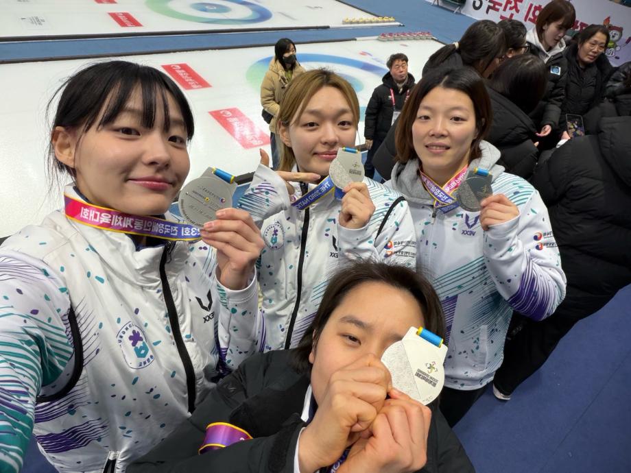 증평군 ‘유도 자매’서은지·서은주 선수, 이번엔 컬링이다.