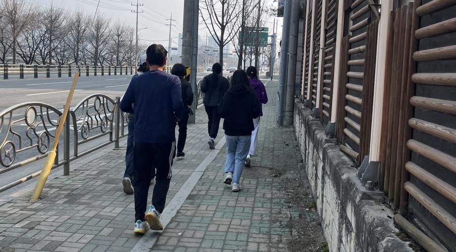 증평군보건소, 달리며 그린 ‘강아지’...슬로우조깅 아트러닝 눈길