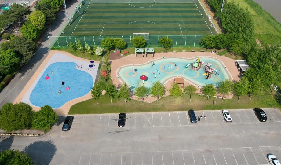 증평군, 첨벙첨벙물놀이장 새단장 한창...“올 여름 더 시원하게”