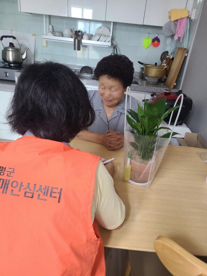 증평군치매안심센터, 독거 치매 어르신 60명에게 반려식물 전달