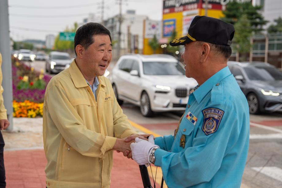 이재영 군수, "명절에도 자리를 지켜주셔서 감사합니다"