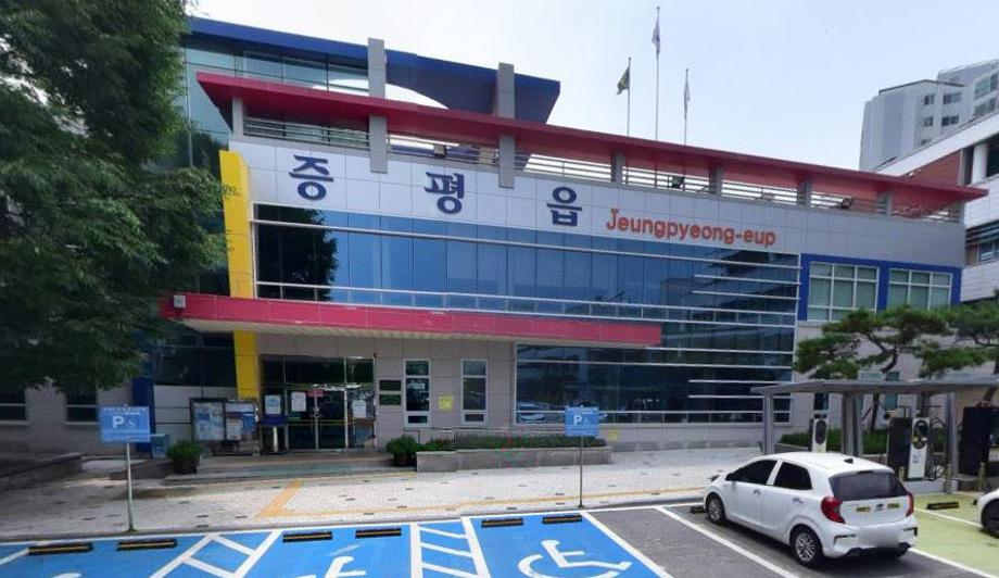 45년 만에 가족관계등록부에 이름 올려... 증평읍, 출생신고 지원
