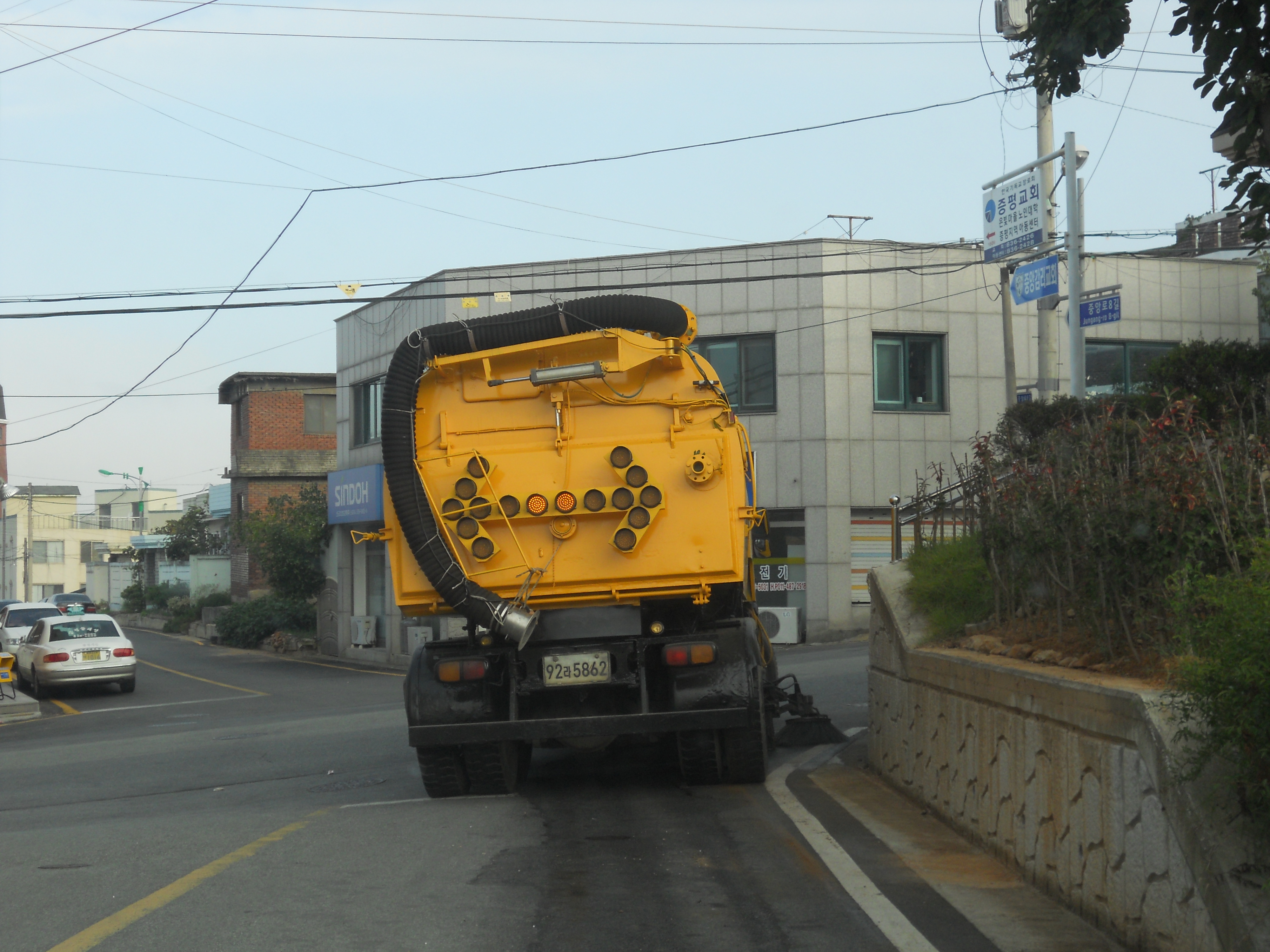 증평군 도로 진공흡입 청소로 깨끗하게