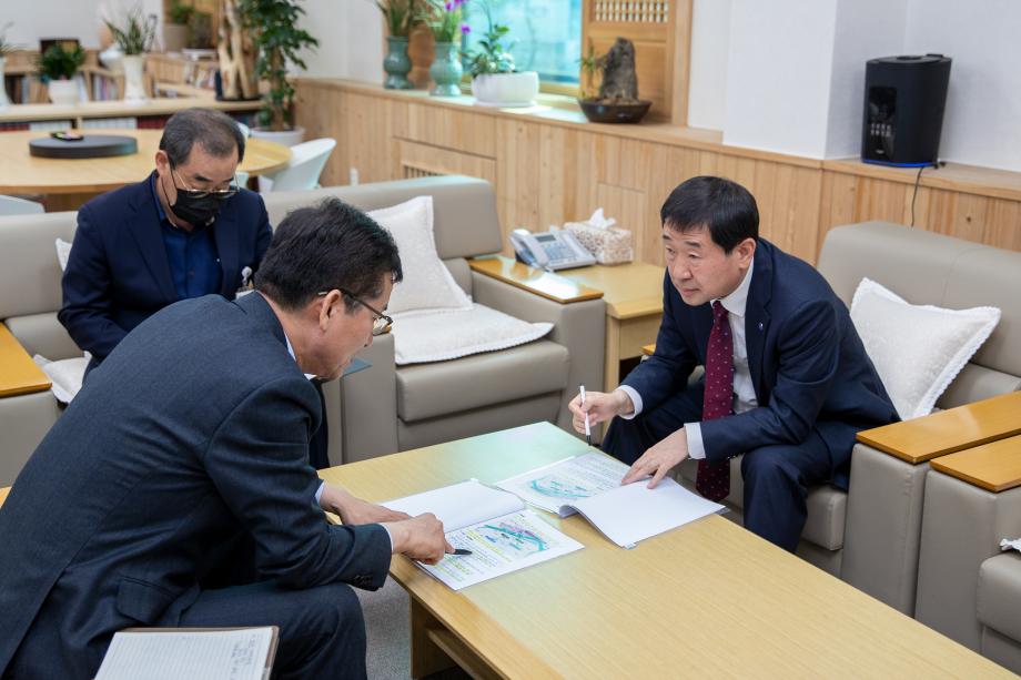 이재영 증평군수, 충북교육청 방문해 지역 교육현안 건의