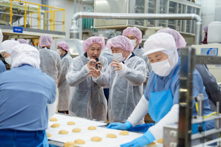 이재영 증평군수, 신라명과 방문... 현장 소통 강화