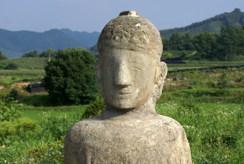 증평 남하리 석조보살입상(曾坪 南下里 石彫菩薩立像)